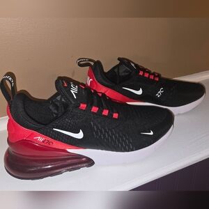 Nike Air Max 270 black/red Womens Size 8.5 Never Worn